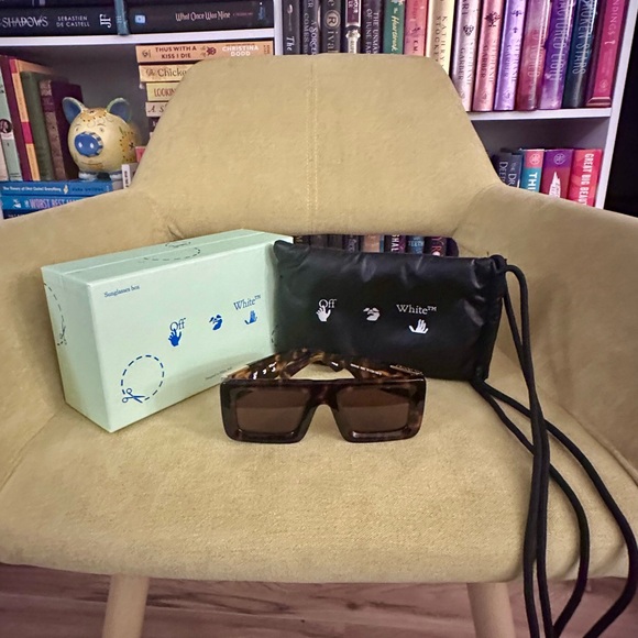 Off-White Leonardo Havana Brown Glasses with Black Crossbody - Picture 1 of 6